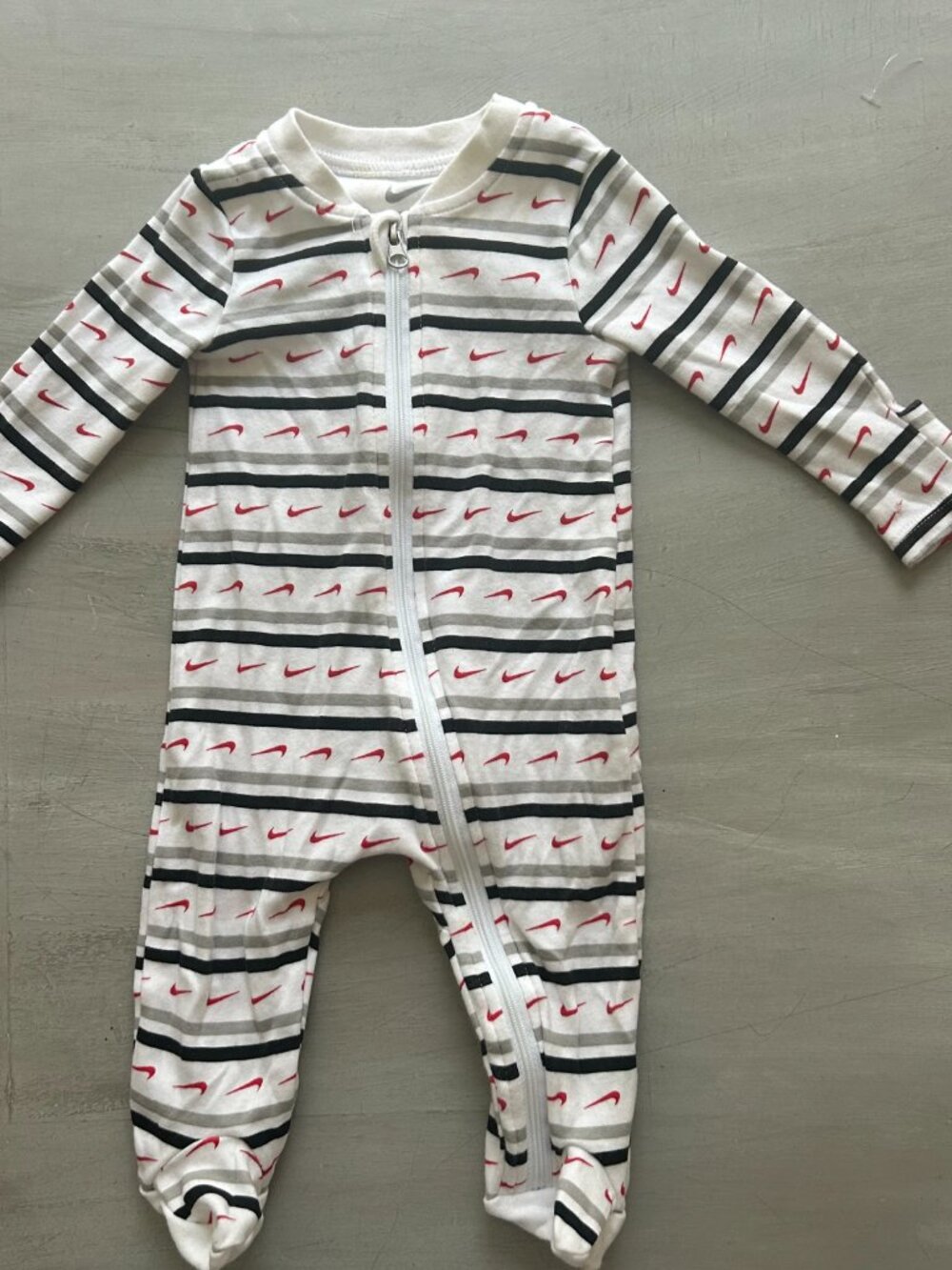 Nike Baby Boy All-Over Nike Swoosh Print Full-Zip Footed Coverall Size 3 months - Picture 2 of 10